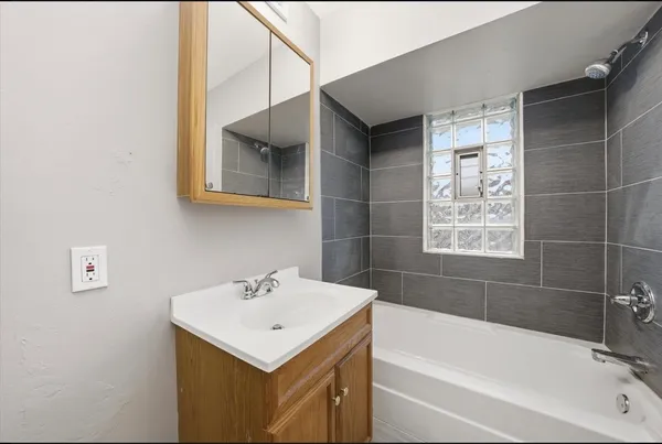 $1,700 | 18335 Sherman Street, Unit 3, Lansing, IL 60438