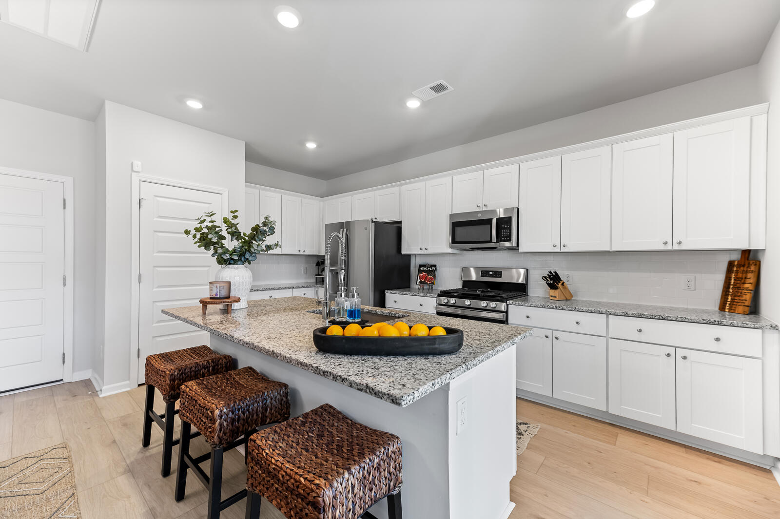 142 Post Mill Drive Summerville, SC 29485 - Photo 11 of 32 142 Post Mill Dr 11 of 32