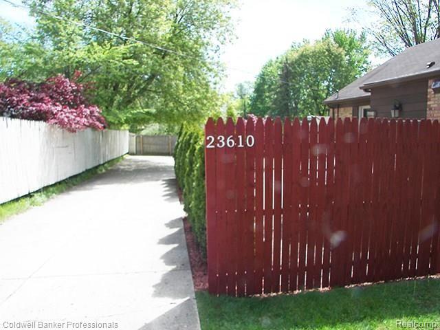 23610 Power Road Farmington, MI 48336 - Photo 43 of 53 100_4781.jpg