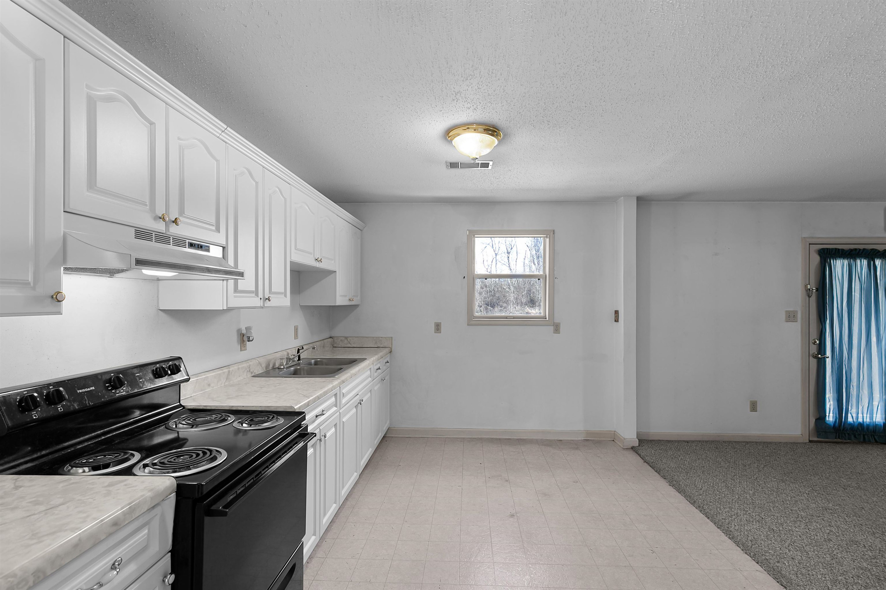 29 Baseline Road Dyer, TN 38330 - Photo 11 of 20 a kitchen with stainless steel appliances granite countertop a stove and a refrigerator