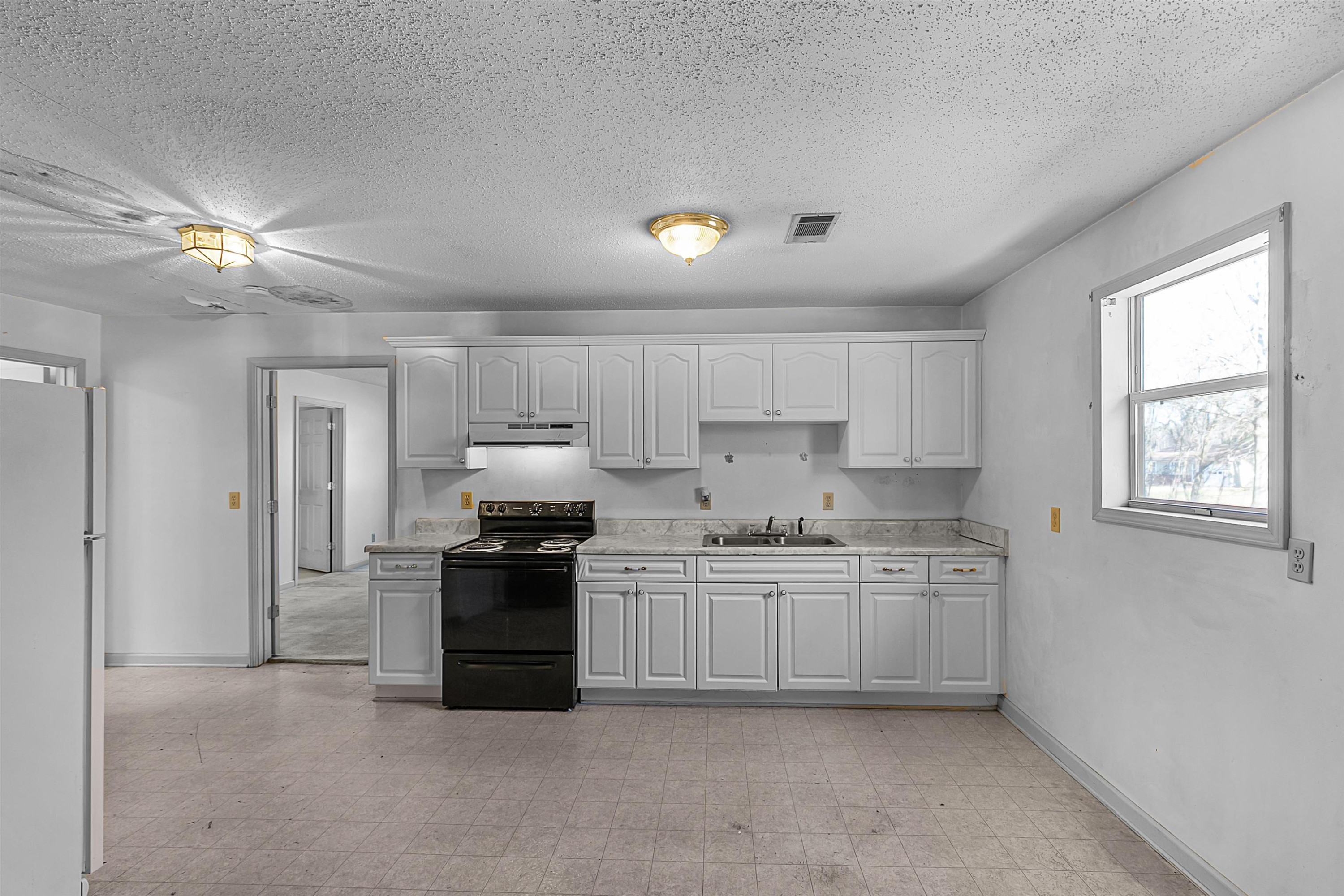 29 Baseline Road Dyer, TN 38330 - Photo 10 of 20 a kitchen with stainless steel appliances a sink stove and refrigerator