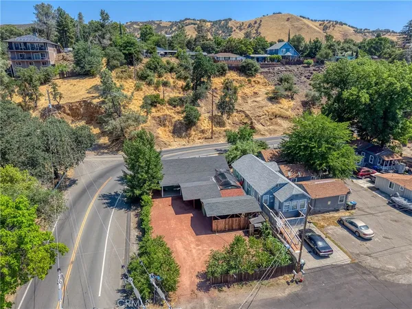 an aerial view of a house with outdoor space and lake view