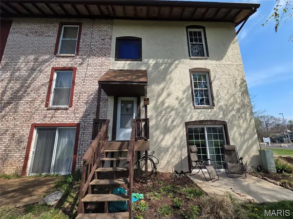 $180,000 | 314 Carmel Woods Drive, Ellisville, MO 63021