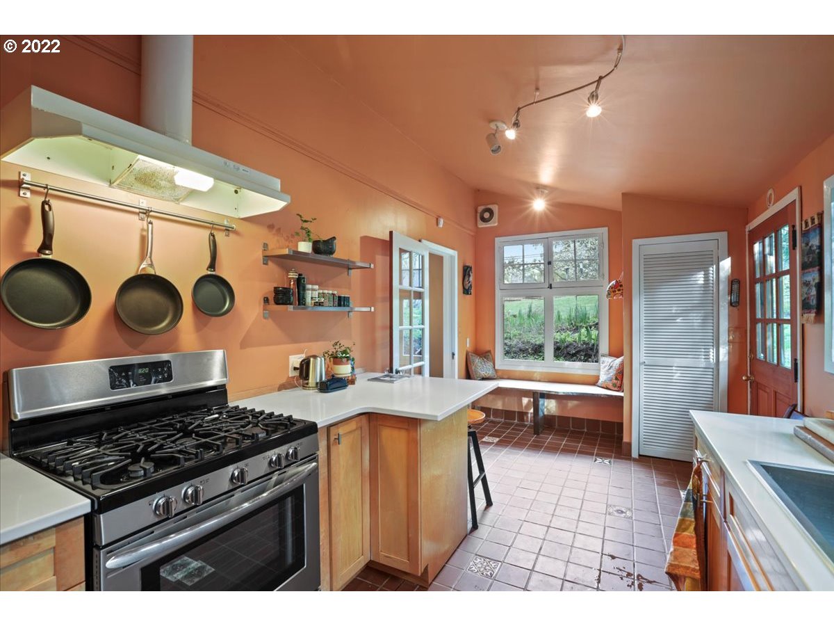 10316 Northwest Thompson Road Portland, OR 97229 - Photo 12 of 32 Gallery Image 12