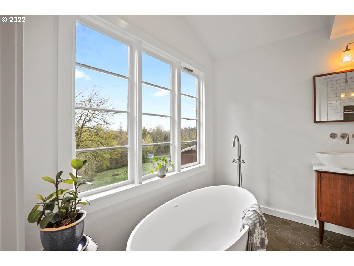 10316 Northwest Thompson Road Portland, OR 97229 - Photo 21 of 32 Gallery Image 21