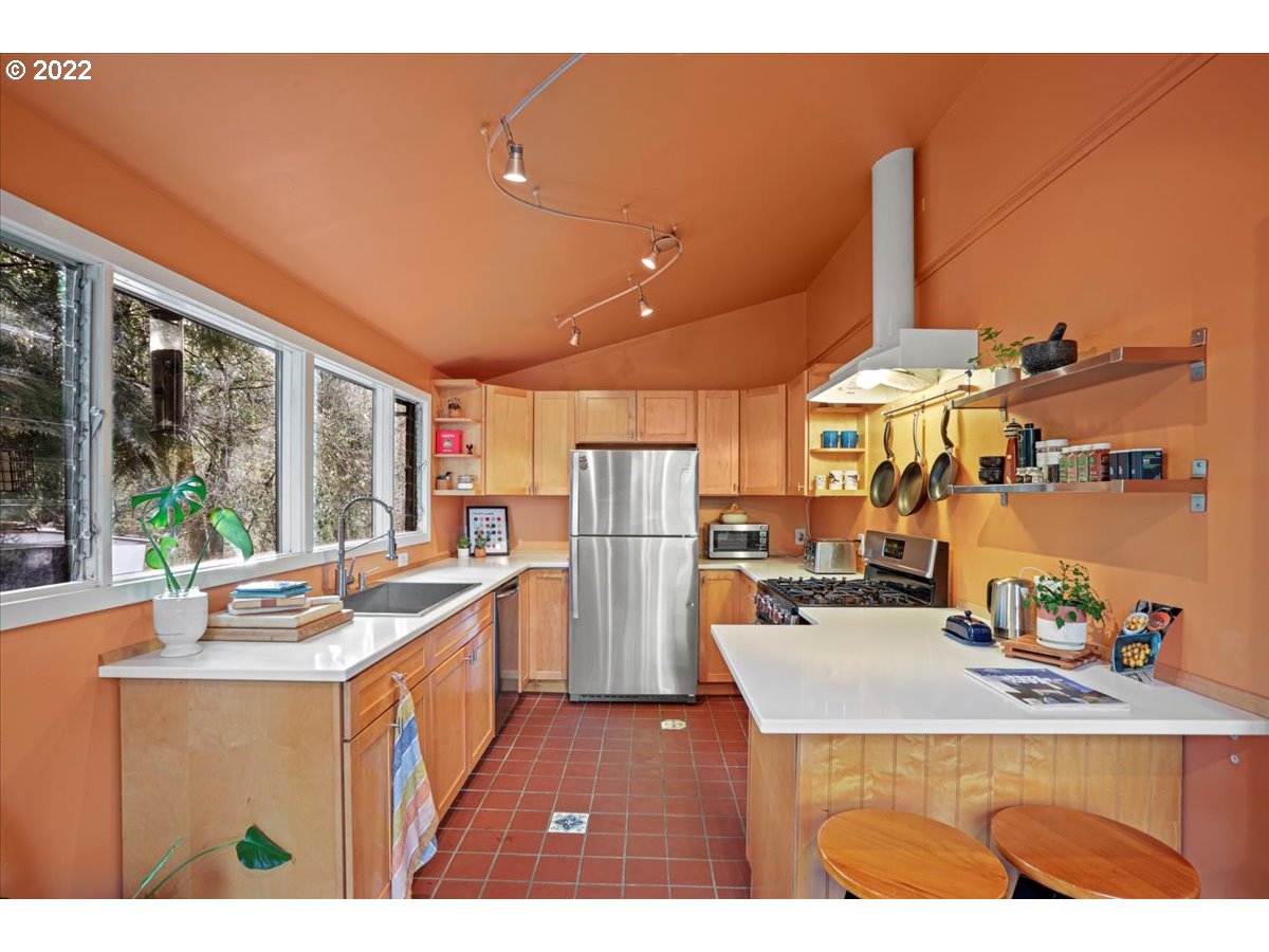 10316 Northwest Thompson Road Portland, OR 97229 - Photo 10 of 32 Gallery Image 10