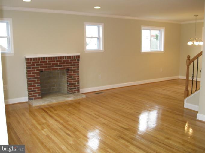 1608 Rosedale Heights Avenue Rosedale, MD 21237 - Photo 14 of 25 Living Room