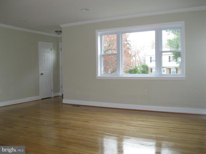 1608 Rosedale Heights Avenue Rosedale, MD 21237 - Photo 8 of 25 Living Room