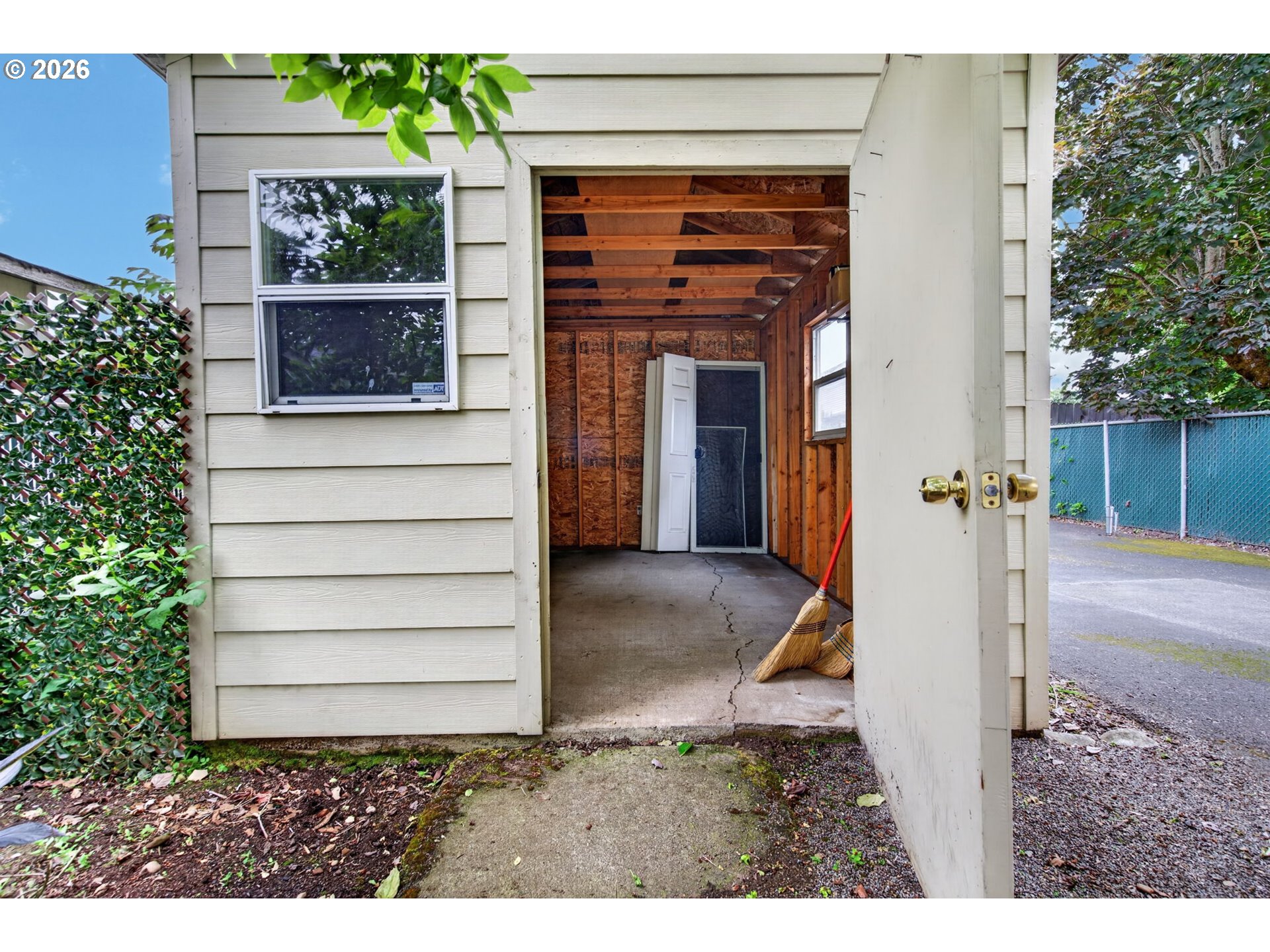 6628 Southeast Reedway Street Portland, OR 97206 - Photo 31 of 33