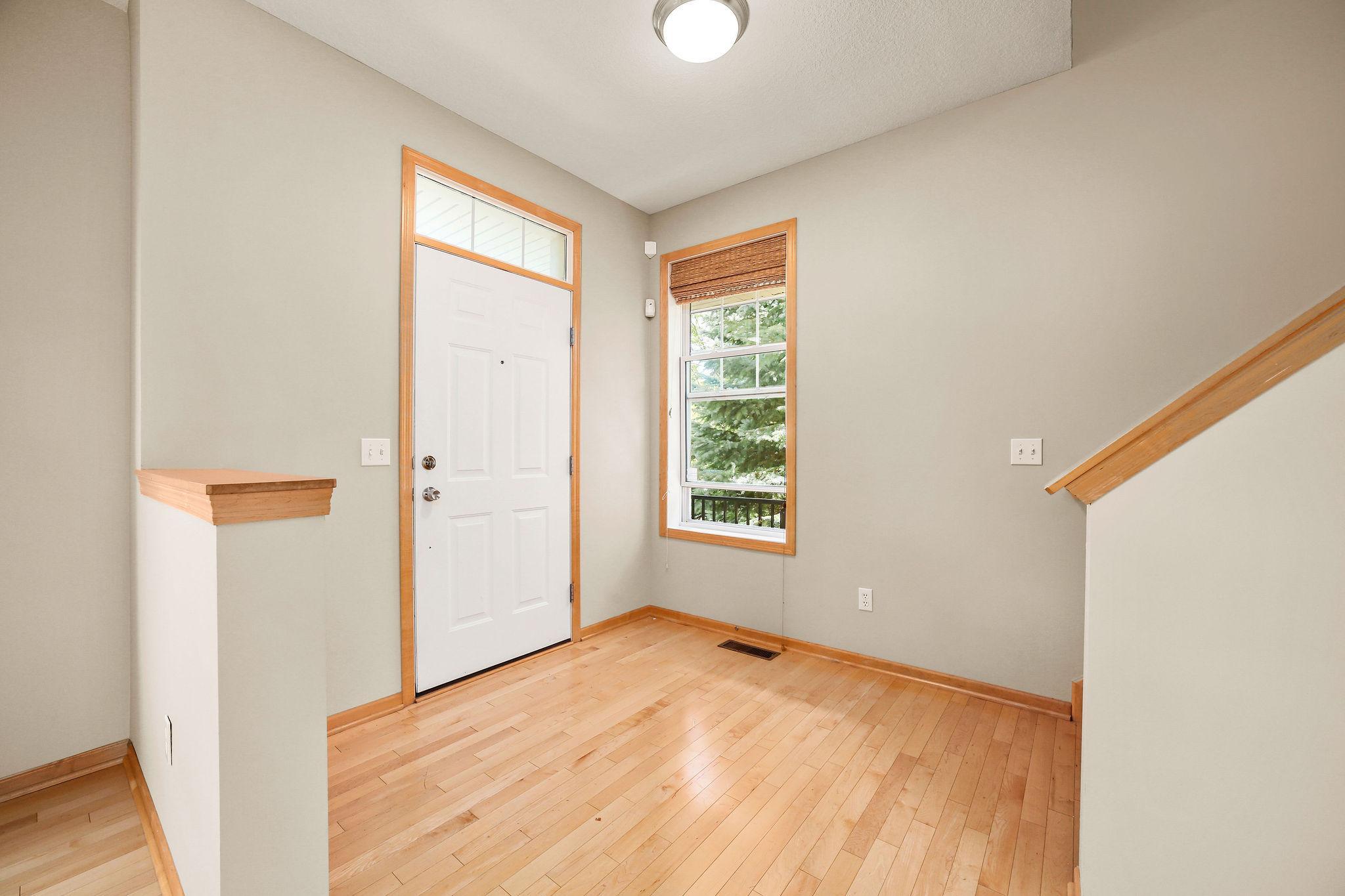 8354 Labont Way Eden Prairie, MN 55344 - Photo 4 of 27 Gallery Image 4