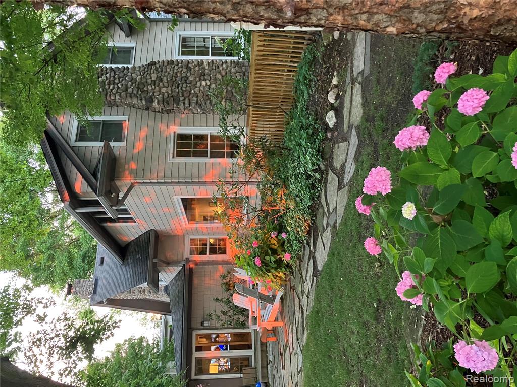 6610 Commerce Road West Bloomfield, MI 48324 - Photo 4 of 4 Gallery Image 4