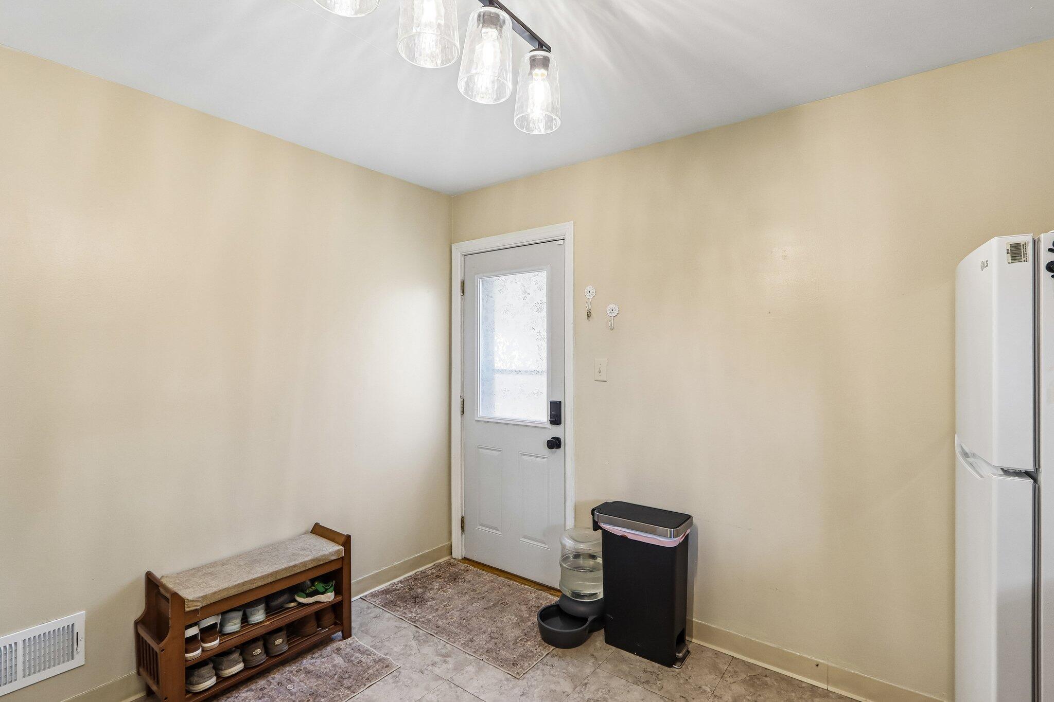 2325 Coolidge Avenue Racine, WI 53403 - Photo 17 of 48 17-web-or-mls-Coolidge Ave-S1106-017