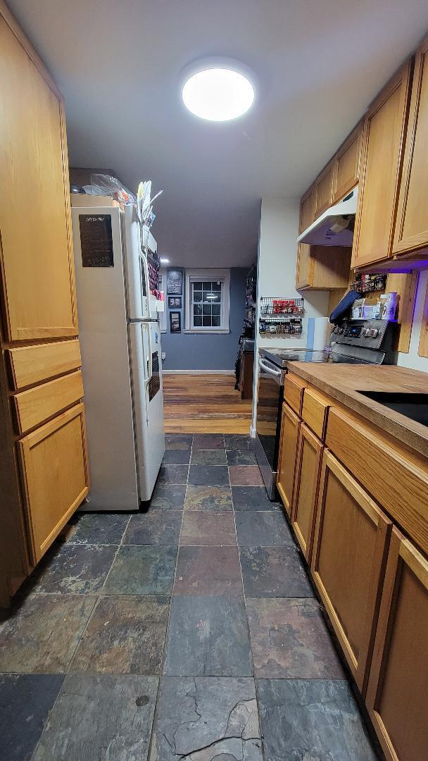 3 Brompton Street Sanford, ME 04073 - Photo 9 of 22 Kitchen Full