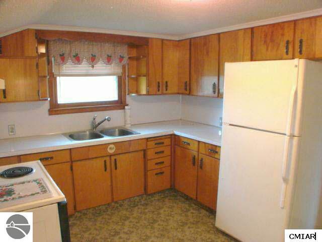 4253 East Washington Road Ithaca, MI 48847 - Photo 3 of 9 1768936-2.JPG