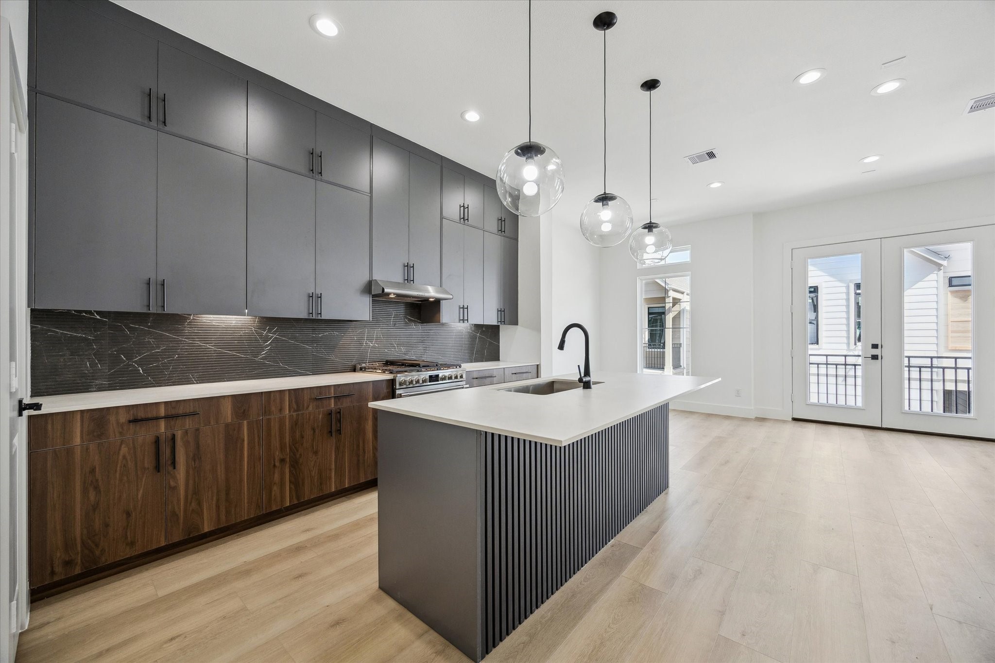 754 Curtin Street Houston, TX 77018 - Photo 2 of 28