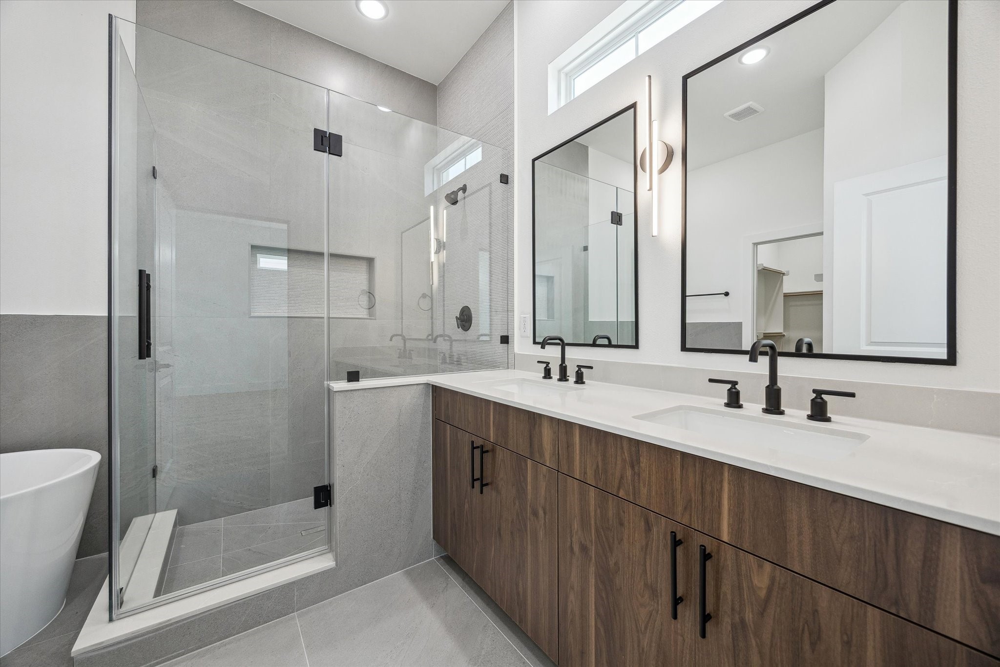 754 Curtin Street Houston, TX 77018 - Photo 3 of 28