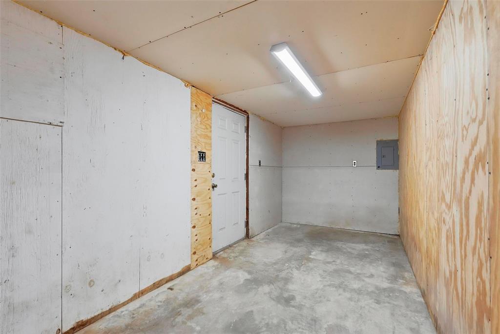 216 4th Street Joshua, TX 76058 - Photo 32 of 40 a view of room