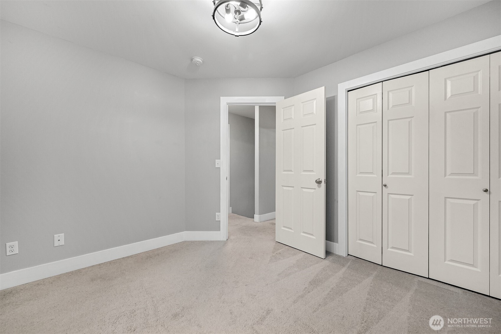 3500 South Avenue Bellingham, WA 98229 - Photo 19 of 38 an empty room with windows