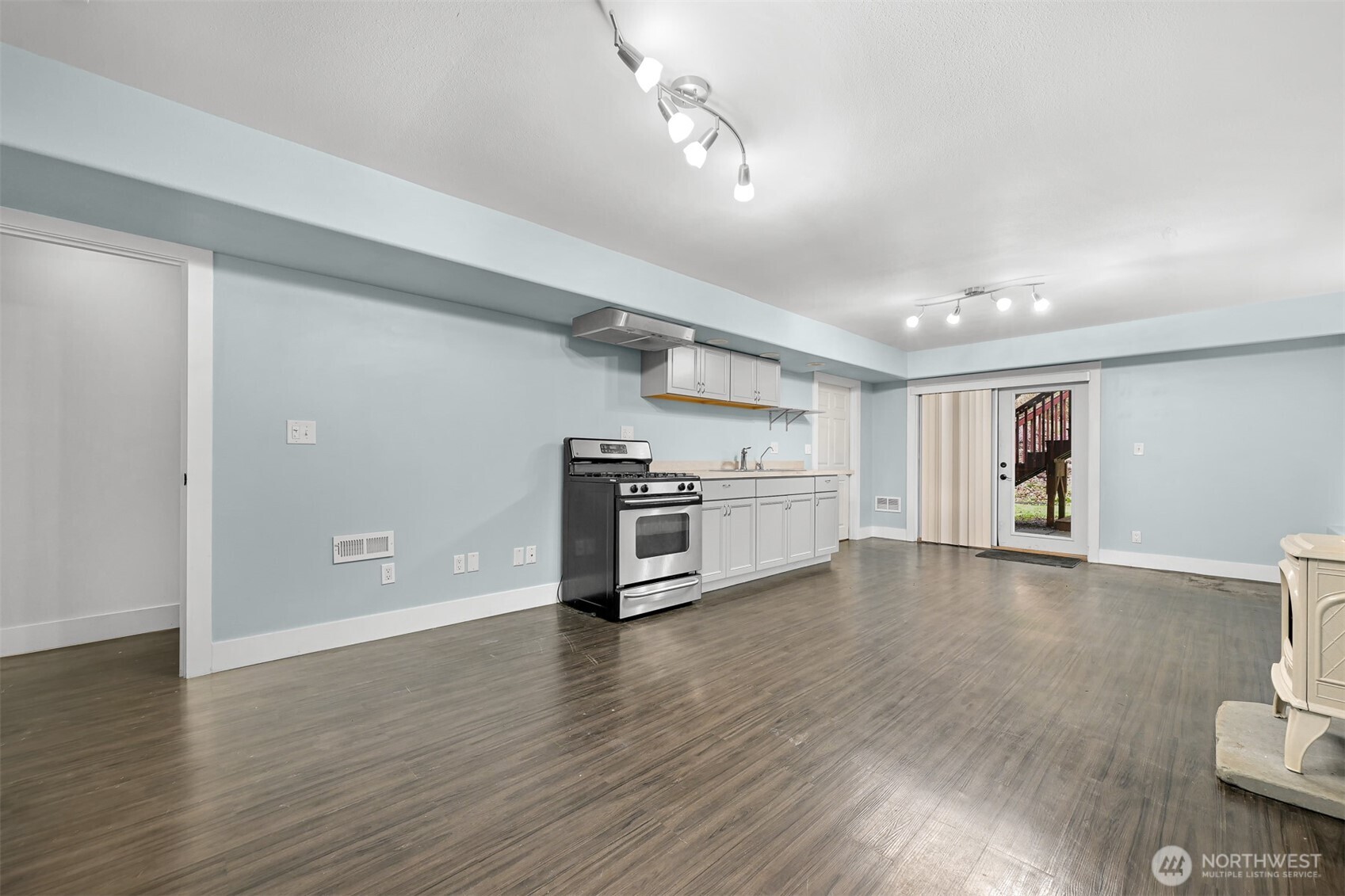 3500 South Avenue Bellingham, WA 98229 - Photo 27 of 38 a view of a livingroom with wooden floor