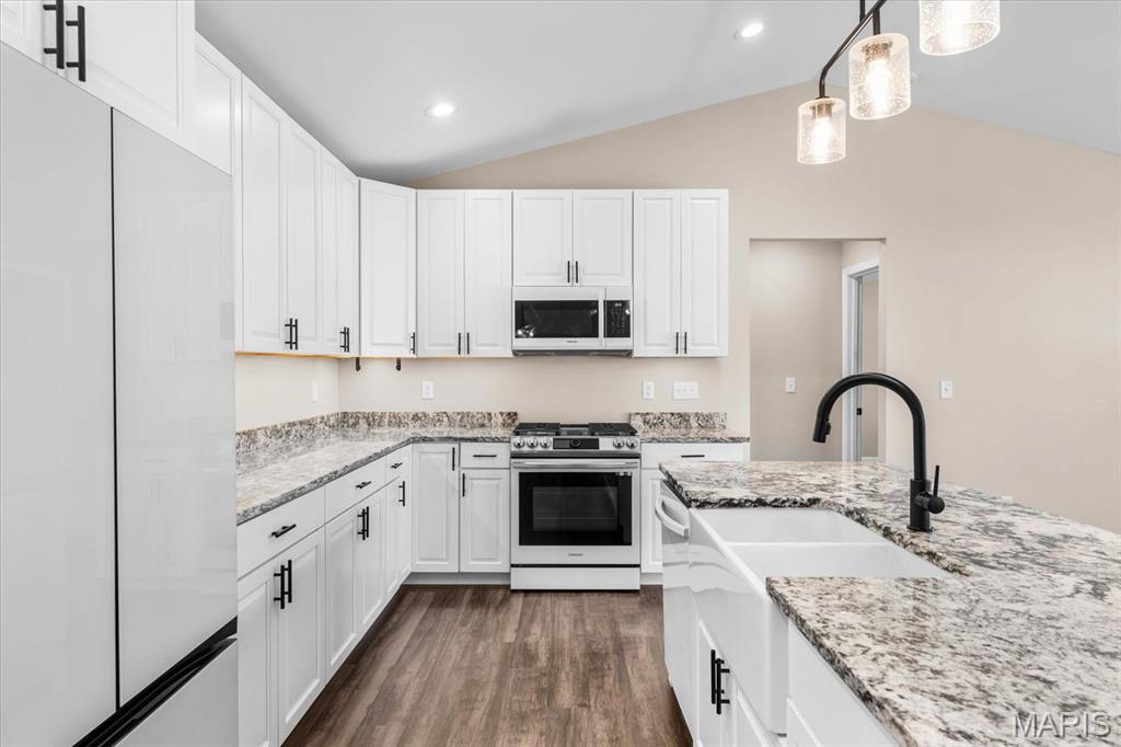 1433 Victoria Square Court O'Fallon, IL 62269 - Photo 8 of 42