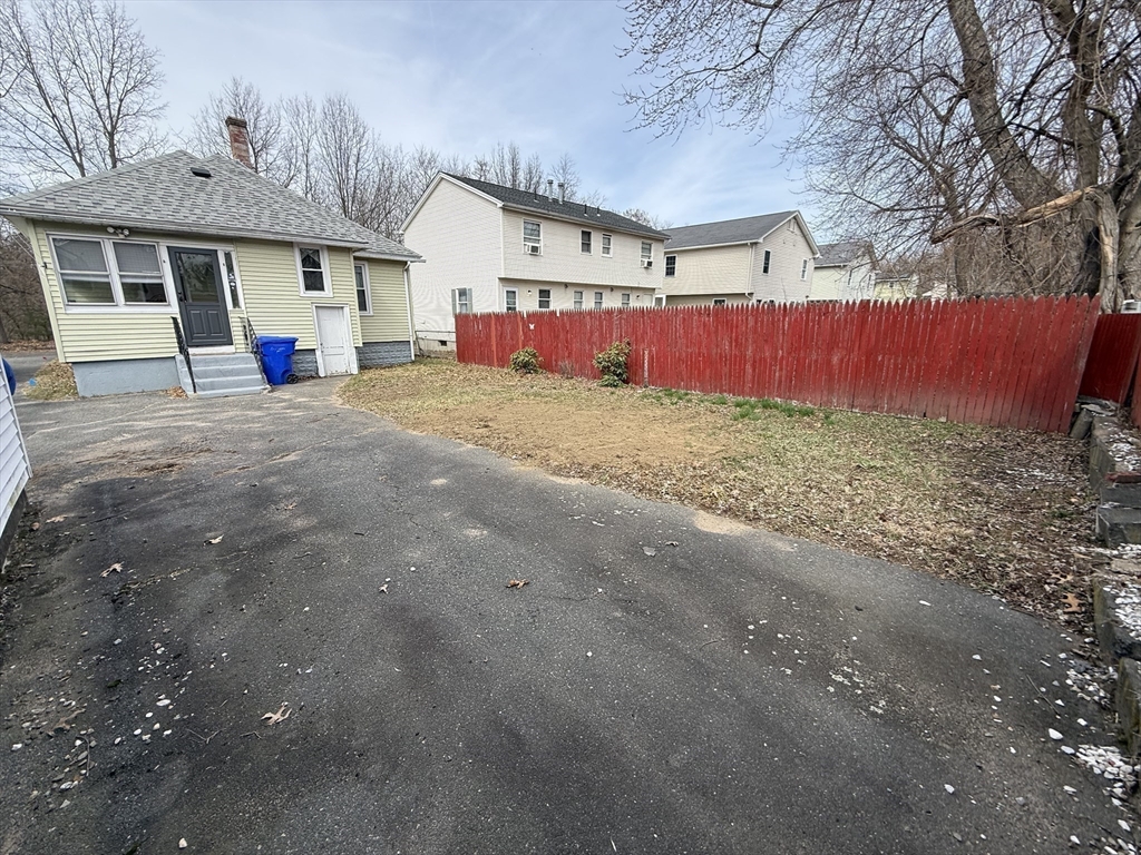 145 Moxon Street Springfield, MA 01151 - Photo 3 of 28