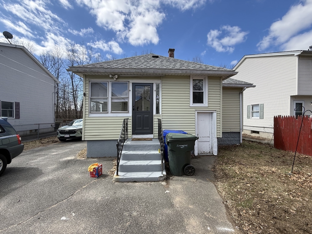 145 Moxon Street Springfield, MA 01151 - Photo 4 of 28