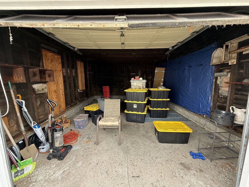 145 Moxon Street Springfield, MA 01151 - Photo 6 of 28