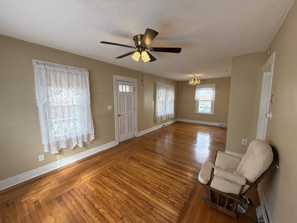 145 Moxon Street Springfield, MA 01151 - Photo 8 of 28