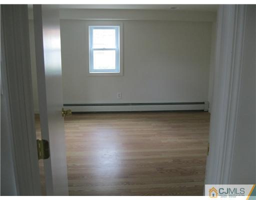 76 Spring Street Woodbridge, NJ 07095 - Photo 4 of 11 Gallery Image 4