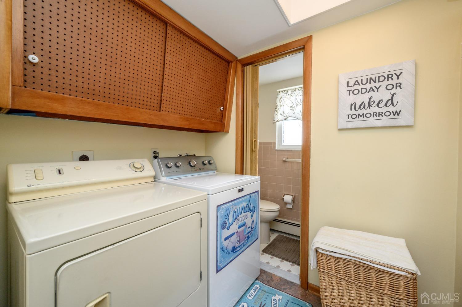 7 Putters Road Succasunna, NJ 07876 - Photo 15 of 40 a utility room with dryer and washer