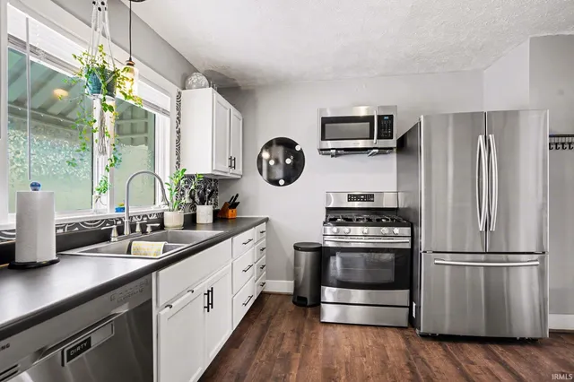 $179,900 | 519 West 10th Street, Mishawaka, IN 46544