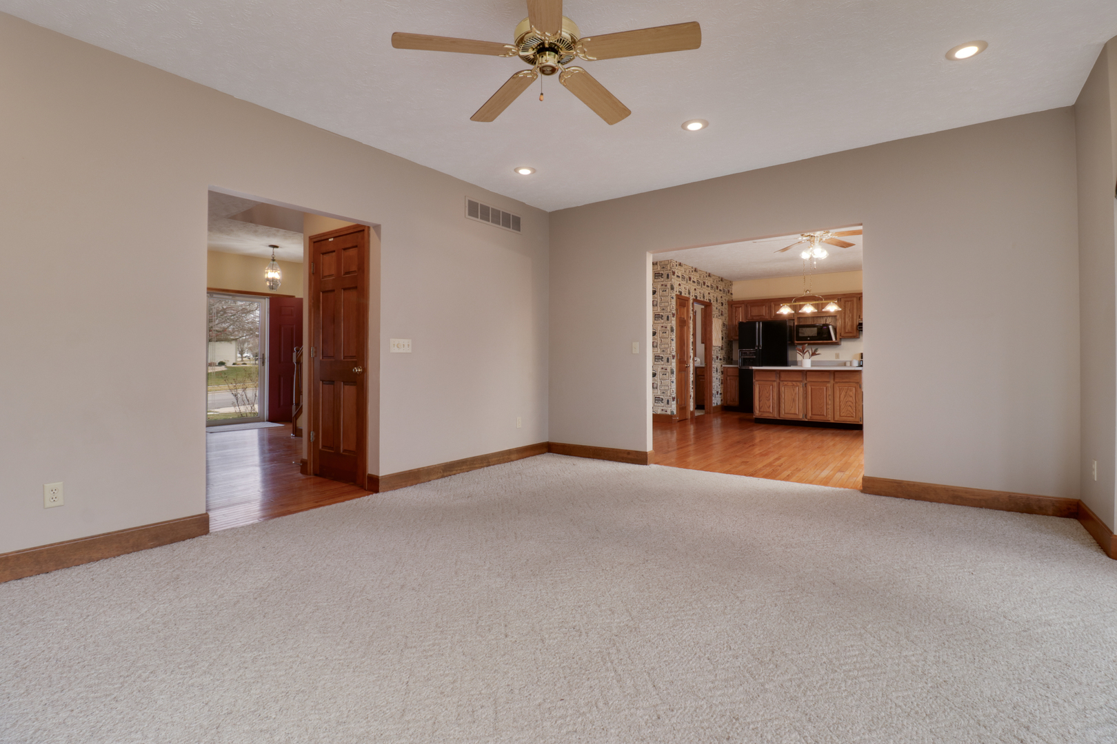2810 Huntington Road Bloomington, IL 61704 - Photo 9 of 51 Gallery Image 9