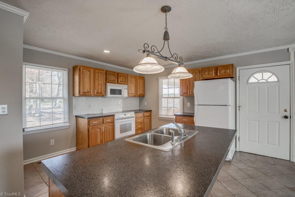 1768 Cook School Road Pilot Mountain, NC 27041 - Photo 6 of 22 Gallery Image 6