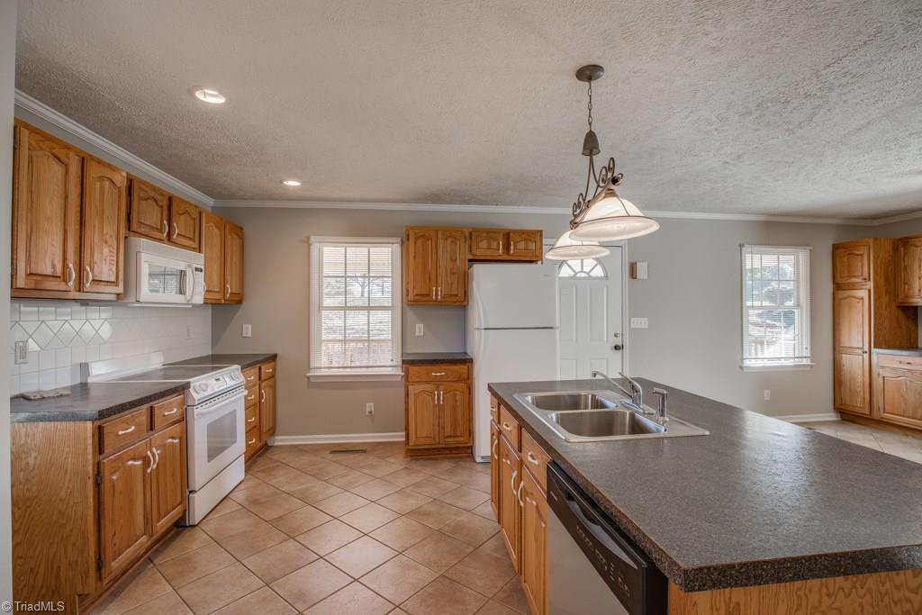 1768 Cook School Road Pilot Mountain, NC 27041 - Photo 7 of 22 Gallery Image 7