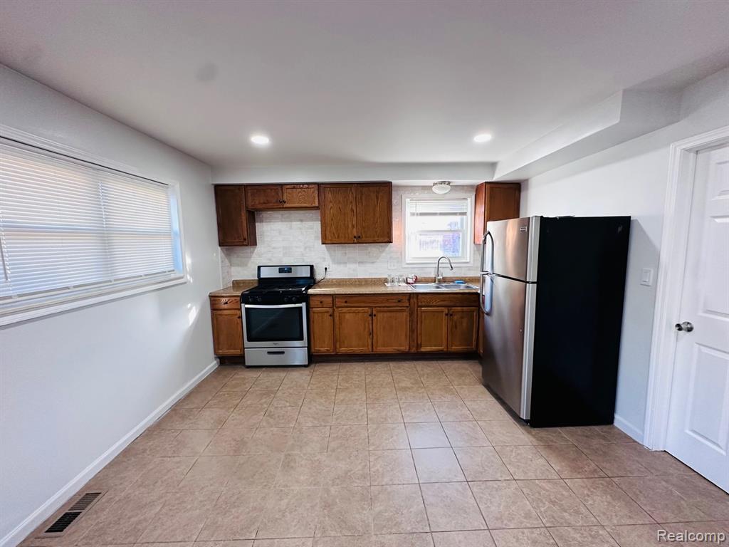 6784 Cooper Street Taylor, MI 48180 - Photo 9 of 17