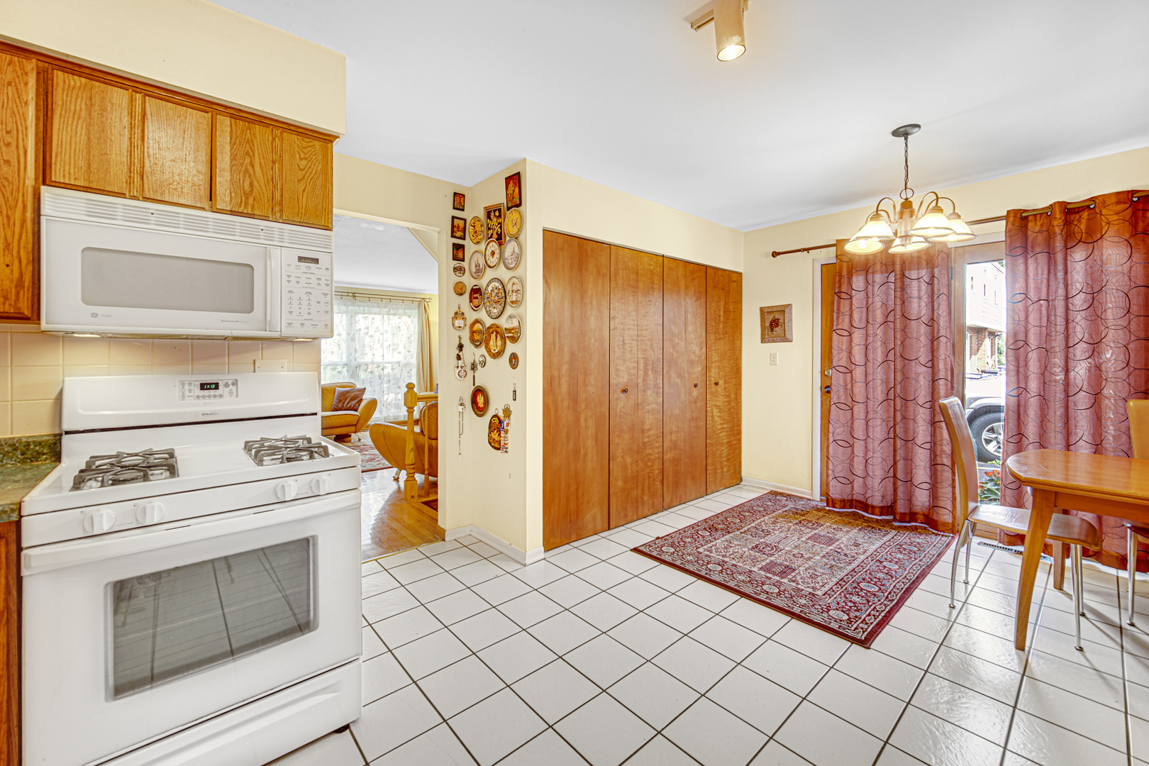 907 Waukegan Road, Unit B Deerfield, IL 60015 - Photo 5 of 25 Gallery Image 5