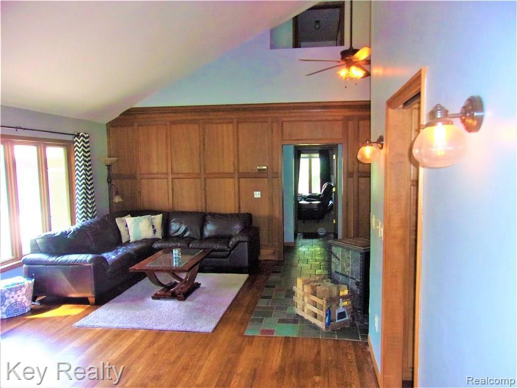 8925 Farmington Road Livonia, MI 48150 - Photo 17 of 56 240_1687 (2).JPG