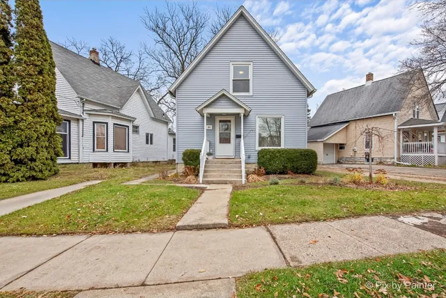 $199,000 | 301 Pond Street, DeKalb, IL 60115