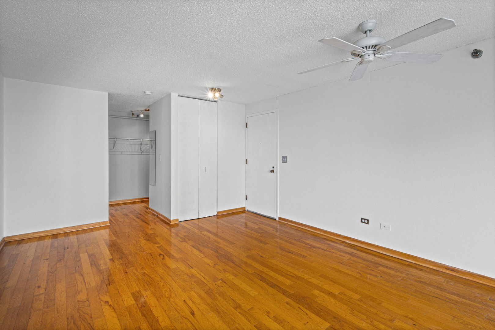 111 West Maple Street, Unit 1807 Chicago, IL 60610 - Photo 17 of 36