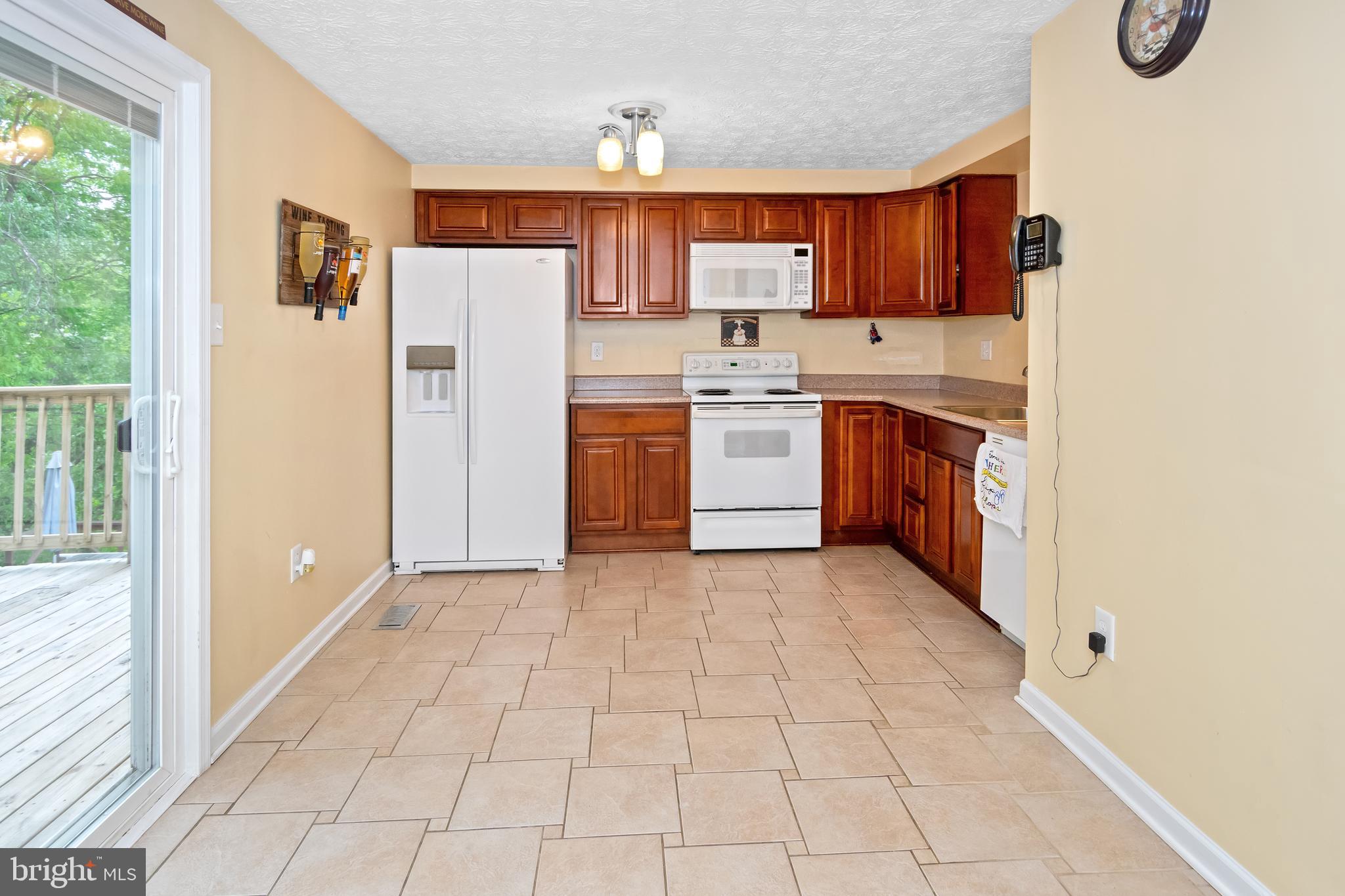 33 Hyacinth Road Baltimore, MD 21234 - Photo 4 of 35