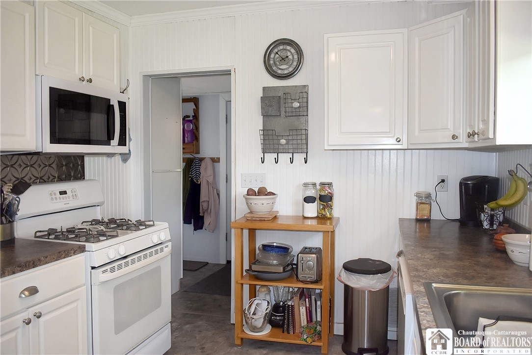 3938 South Ralph Avenue Ellery, NY 14712 - Photo 9 of 20 Kitchen appliances , gas range