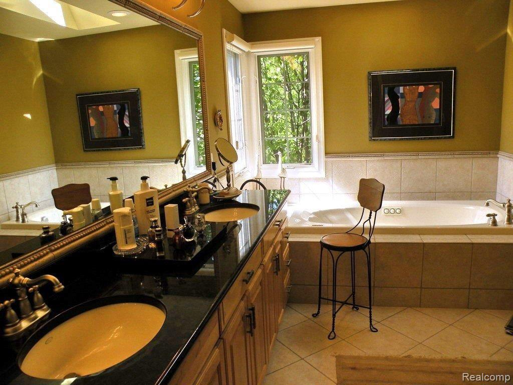 326 Glendale Avenue Rochester, MI 48307 - Photo 14 of 25 Master Bath