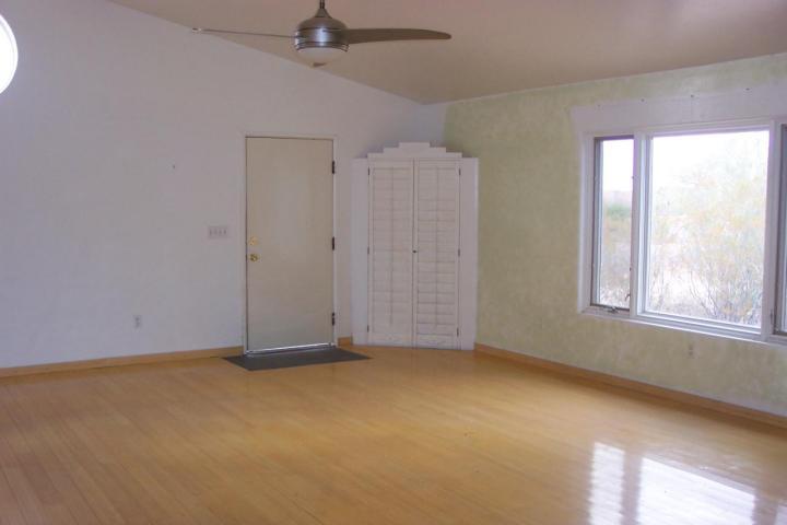 1633 West Briles Road Phoenix, AZ 85085 - Photo 5 of 9 Living Area