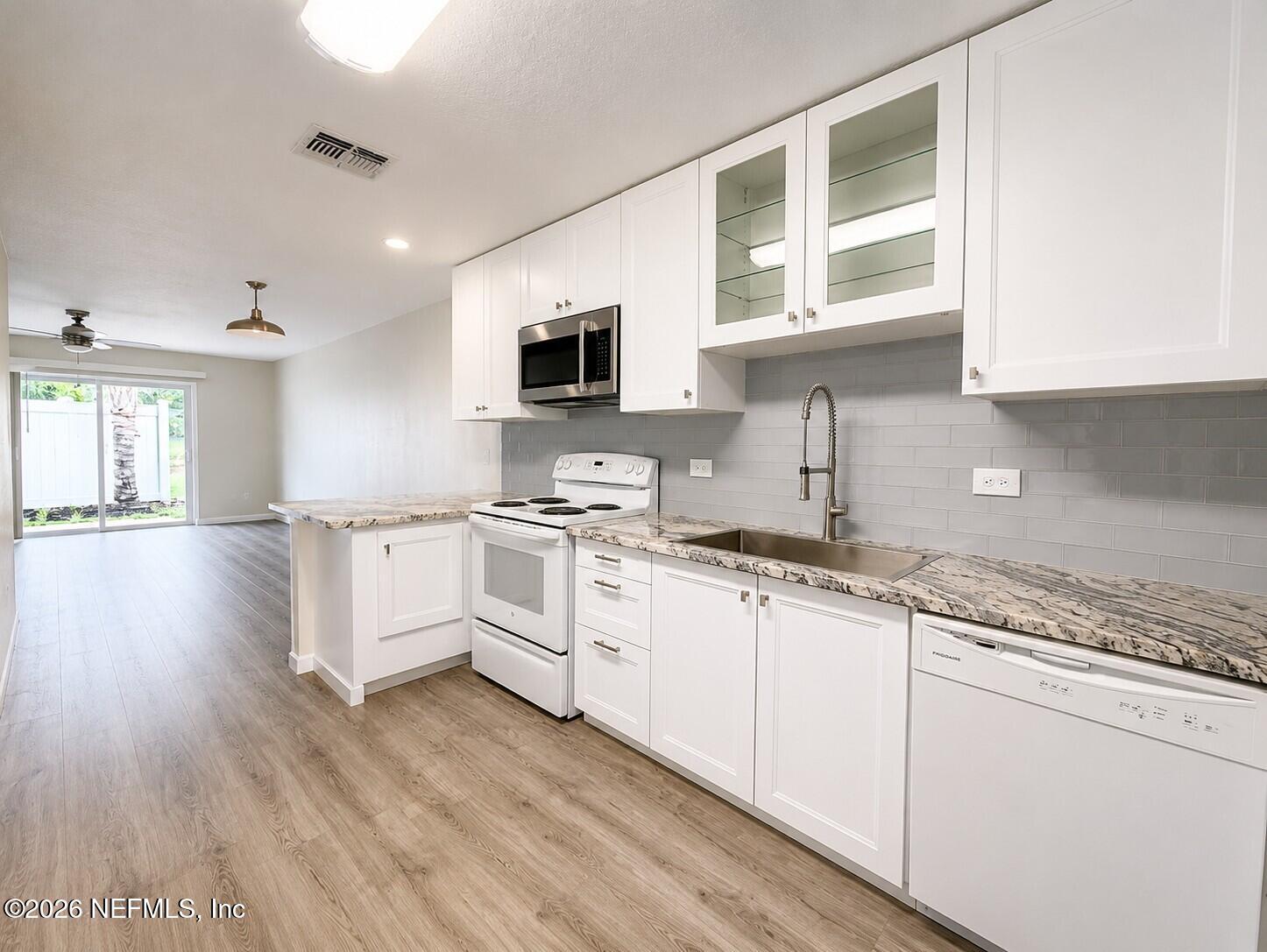 238 Ridge Crest Loop, Unit A Minneola, FL 34715 - Photo 2 of 17 Cocina 2 Editada