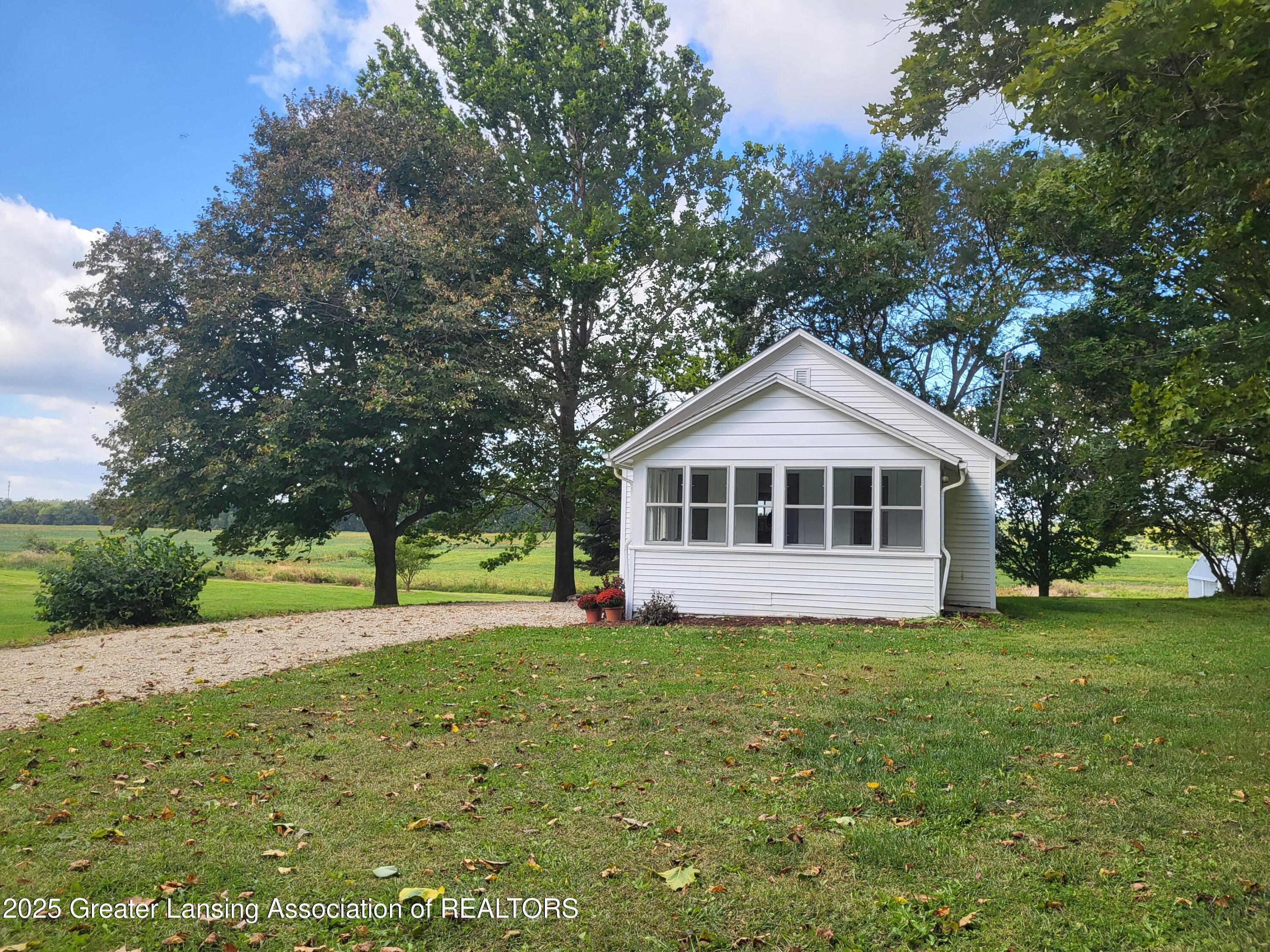 1692 South Smith Road Eaton Rapids, MI 48827 - Photo 29 of 33 1000032067