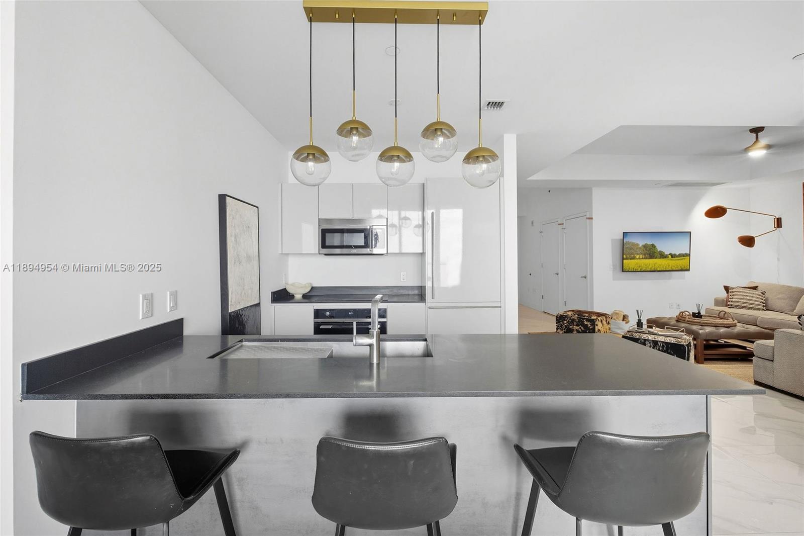 1010 Brickell Avenue, Unit 4704 Miami, FL 33131 - Photo 13 of 65