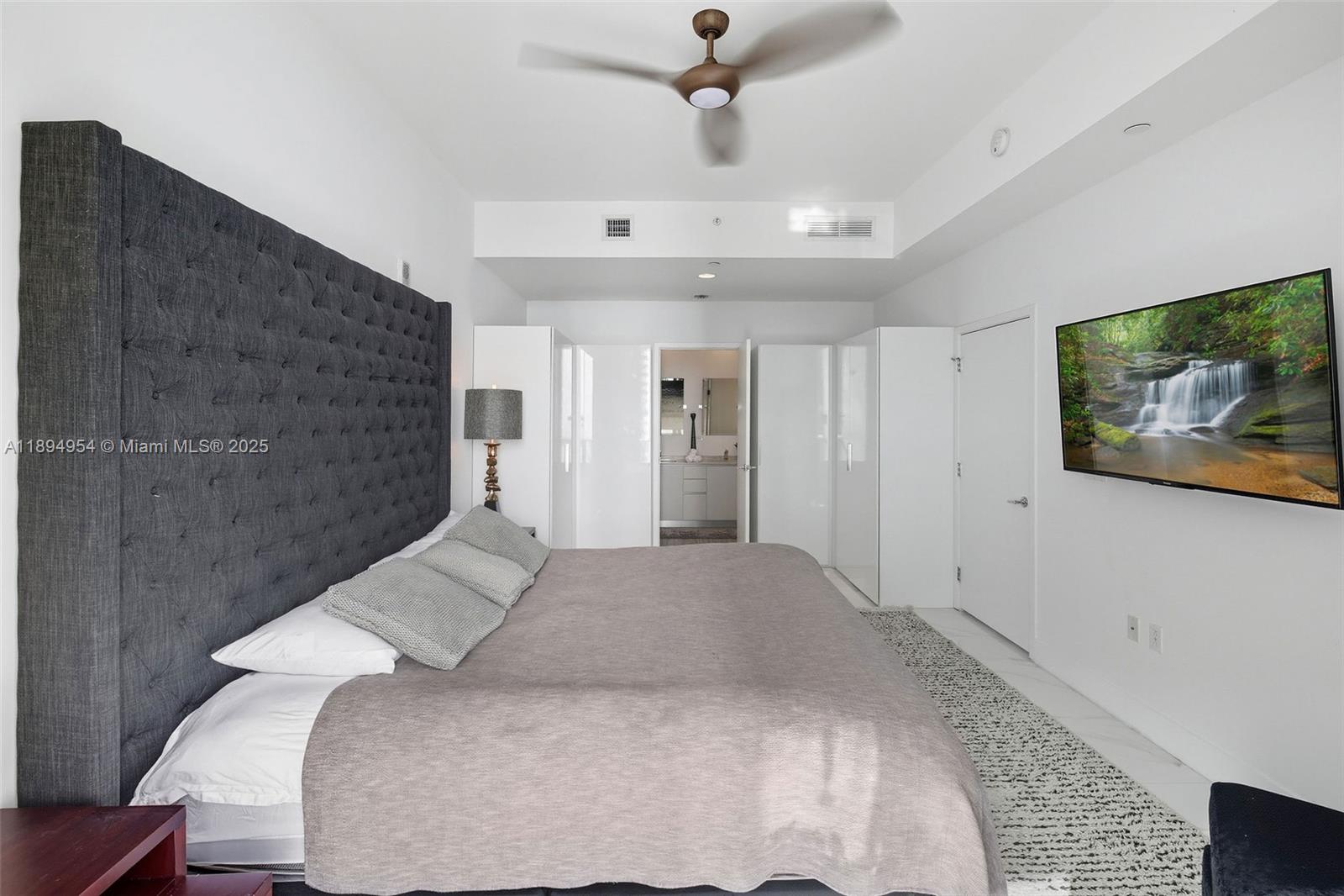 1010 Brickell Avenue, Unit 4704 Miami, FL 33131 - Photo 29 of 65