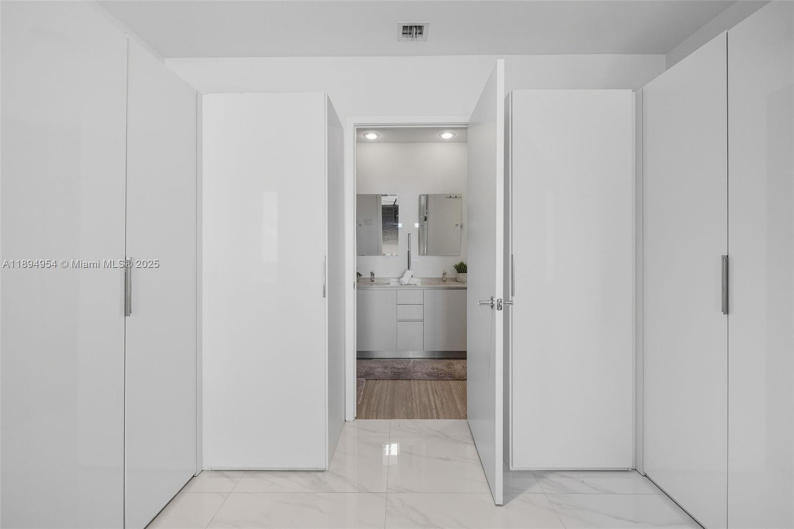 1010 Brickell Avenue, Unit 4704 Miami, FL 33131 - Photo 30 of 65