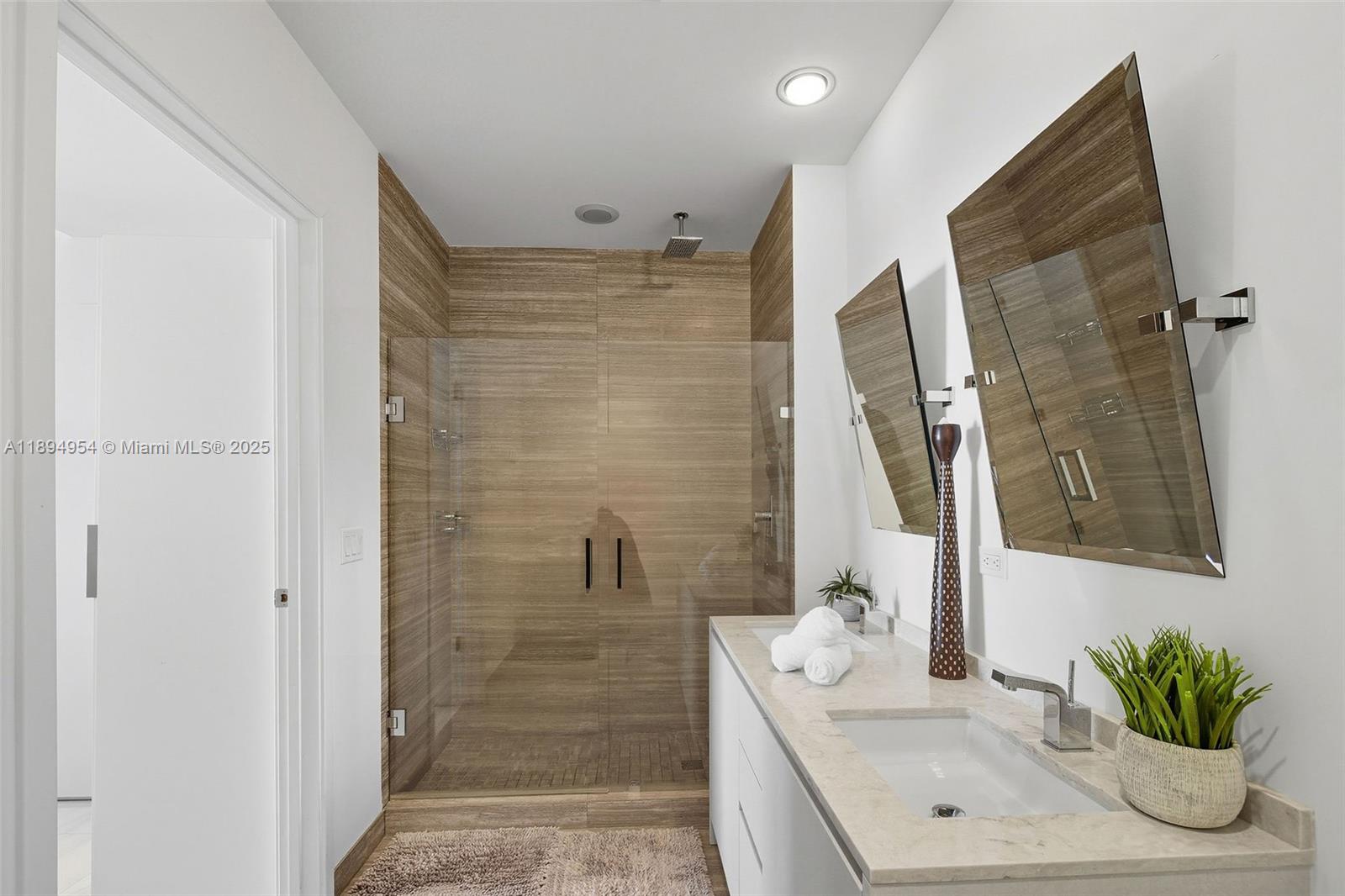 1010 Brickell Avenue, Unit 4704 Miami, FL 33131 - Photo 32 of 65