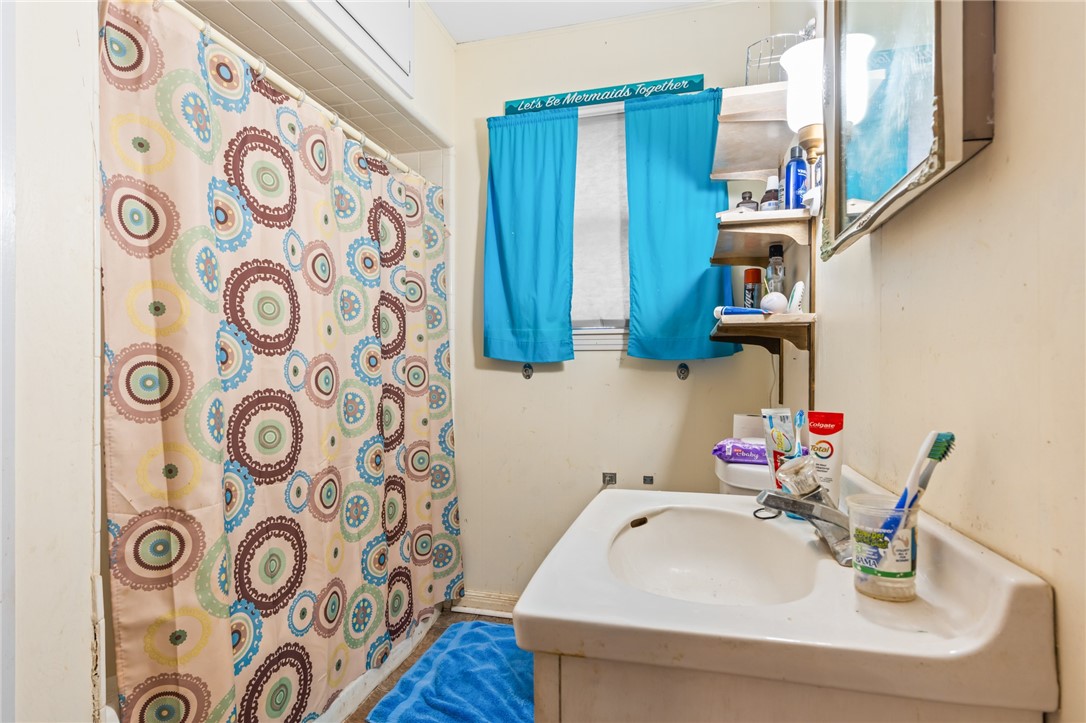200 East Brenda Avenue Waco, TX 76705 - Photo 16 of 23 a bathroom with a sink and a mirror
